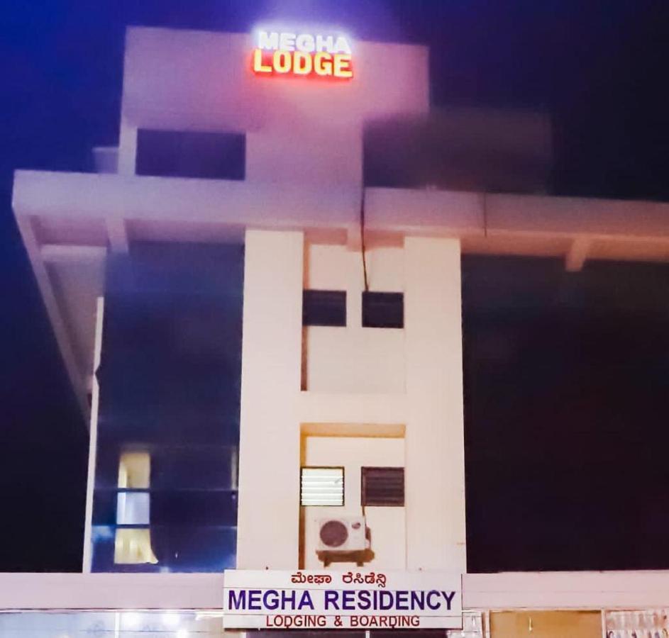 ホテル Megha Residency Haveri エクステリア 写真
